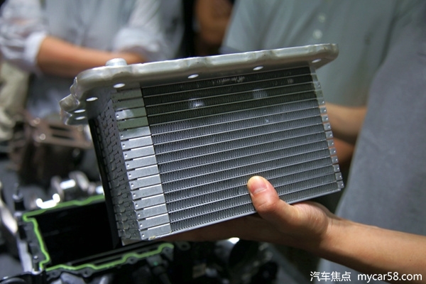 Jeep大指挥官发动机拆解浅析:除了双吹涡轮,还有什么?