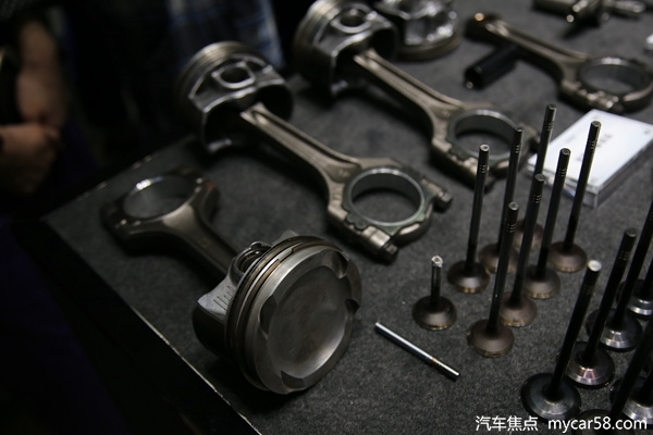 Jeep大指挥官发动机拆解浅析:除了双吹涡轮,还有什么?