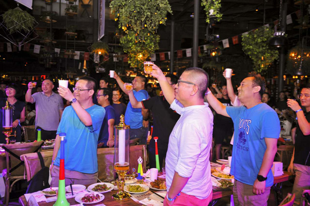 北京汽车携球迷主场终极探享，观世界杯绿茵场巅峰对决