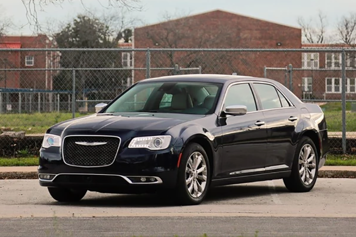 进口克莱斯勒300C 佛山购车让利8.1万元