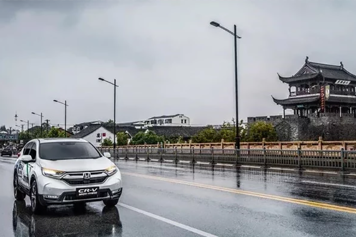 安全小tips 下雨天正确开车灯知多少
