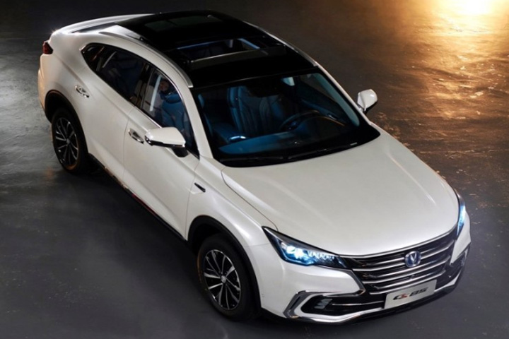 定位中型轿跑SUV 长安CS85官图发布