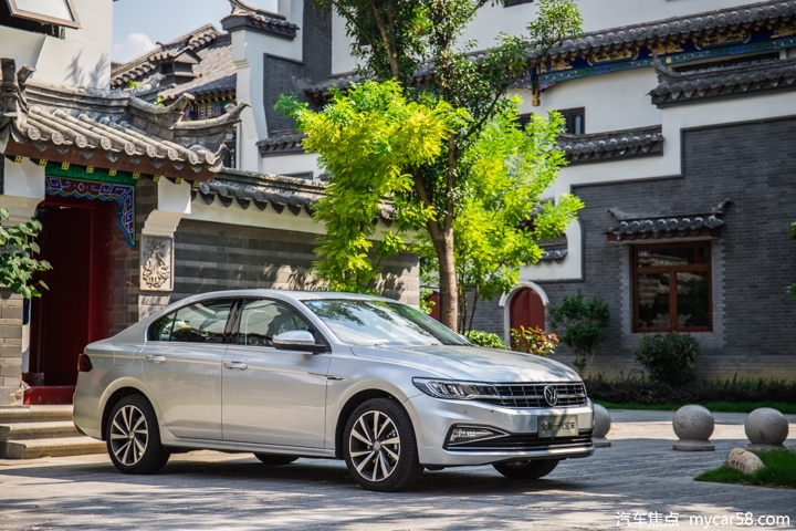 回归驾驶本质，更“高级”的全新一代宝来，变得可不止平台