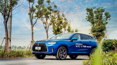 P8用未来美学与混动科技诠释豪华