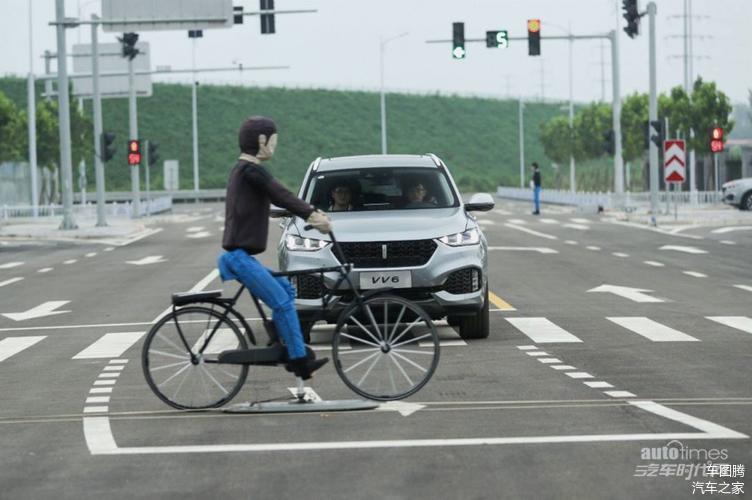 主打家庭化的WEY VV6，也有威武雄壮的一面
