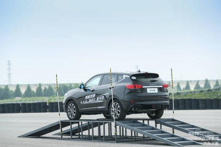 主打家庭化的WEY VV6，也有威武雄壮的一面