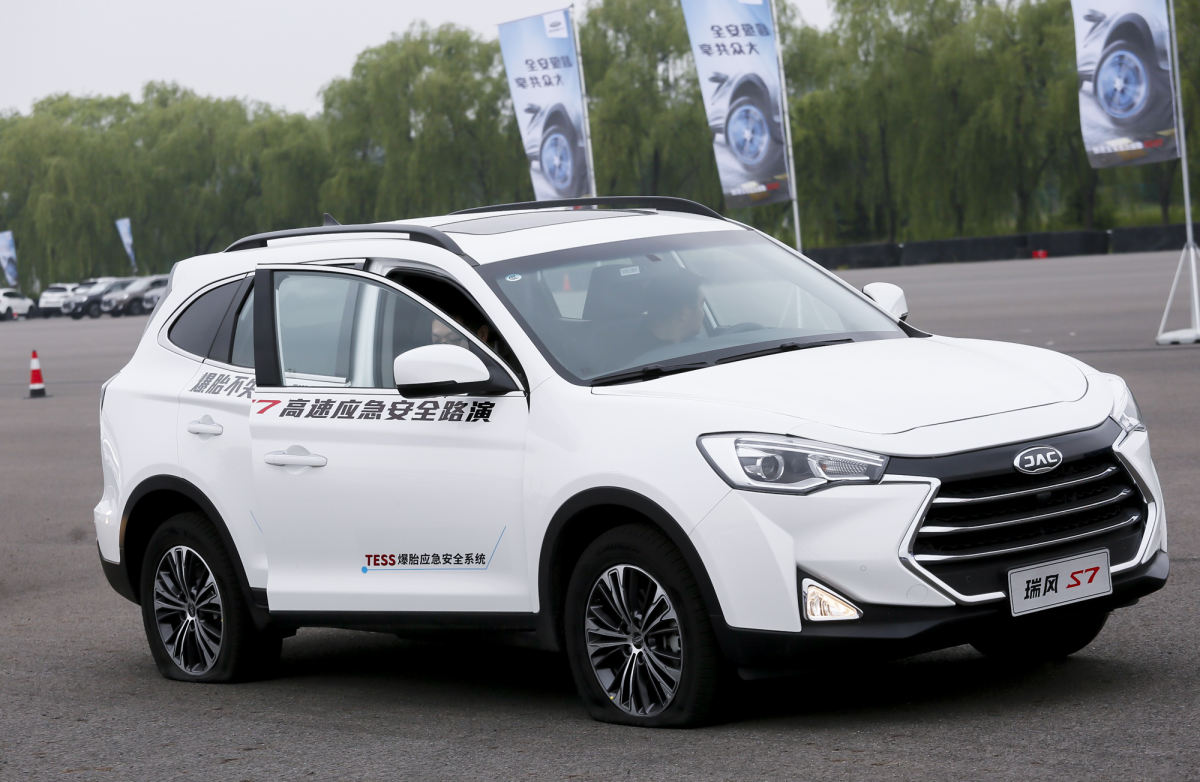 高速爆胎不担心，江淮瑞风S7如何做到淡定自如