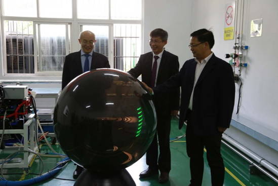 国内首台 一汽首创50KW级乘用车用燃料电池发动机成功点火