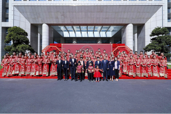 打造最“吉利”的结婚方式 吉利创业32周年庆暨新远景SUV集体婚礼杭州总部举行