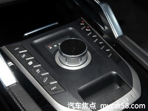众泰T7002017款 1.8T 双离合旗舰型