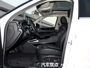 众泰T7002017款 1.8T 双离合旗舰型