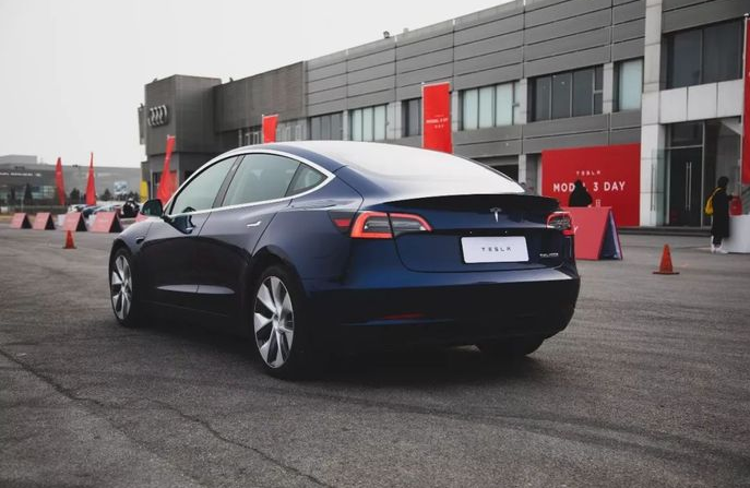 态度试驾 | 让我们给特斯拉Model 3泼一点冷水