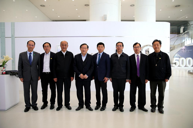 全国政协副主席万钢考察长城汽车研发 与魏建军董事长亲切交谈