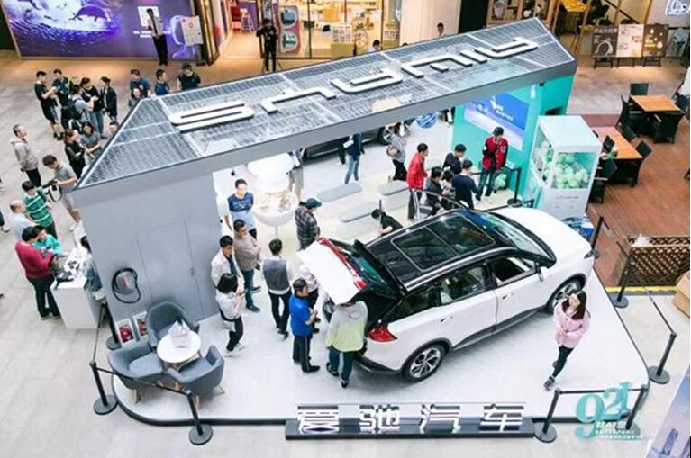 携吉尼斯纪录快闪魔都，爱驰U5带来中国硬核力量