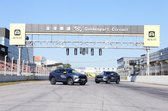 性能猛兽6.6秒破百 硬核发动机助力哈弗F7x成“赛道王者”