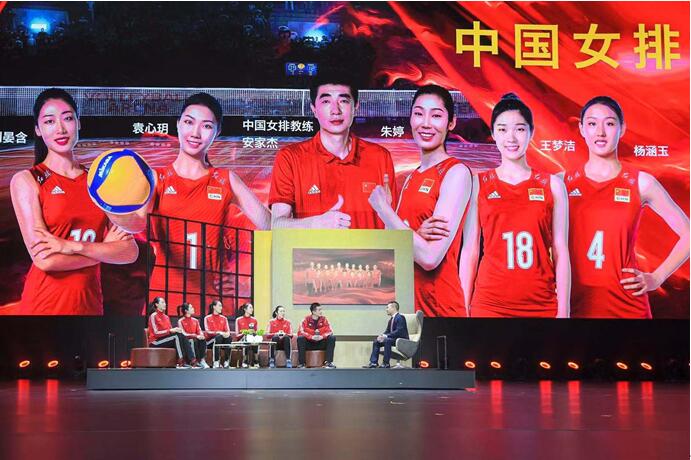 再次演绎跨界经典 新红旗新年牵手中国女排