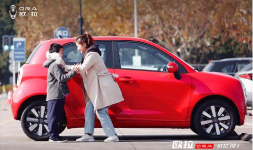 万元购车礼、1分钱抢购……欧拉出“王炸”解救“云买车”