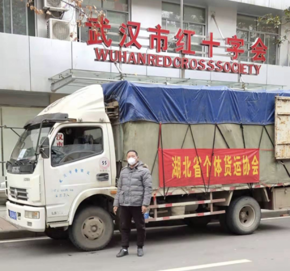 非常时期的日常：你们守护抗疫物资，我们守护你