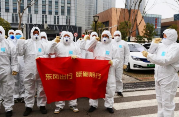 勇当先锋敢打头阵,战疫复工党旗飘飘