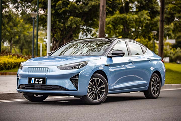 高品质纯电“颜值王”，江淮iC5四个配置怎么选？