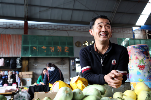 谢永超：和福田翔菱一起享受 水果摊上的恬静时光