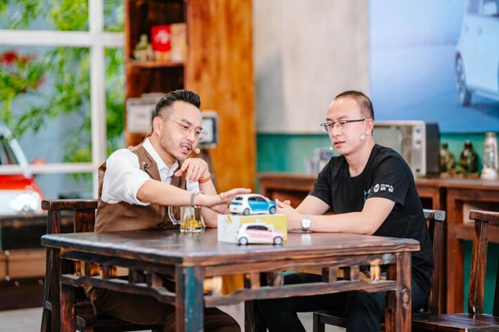 实力宠粉 顺应民意 欧拉R1更名欧拉黑猫引发汽车媒体大咖正反PK