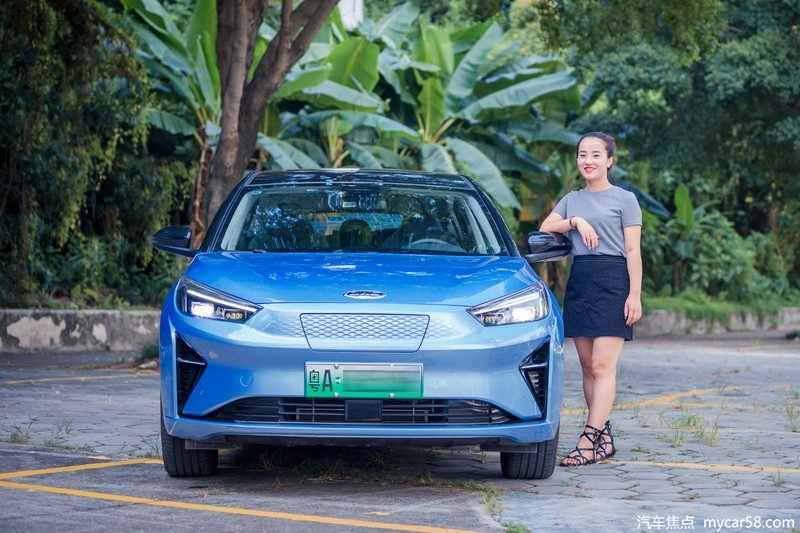 颜值在线空间越级，美女体验江淮iC5