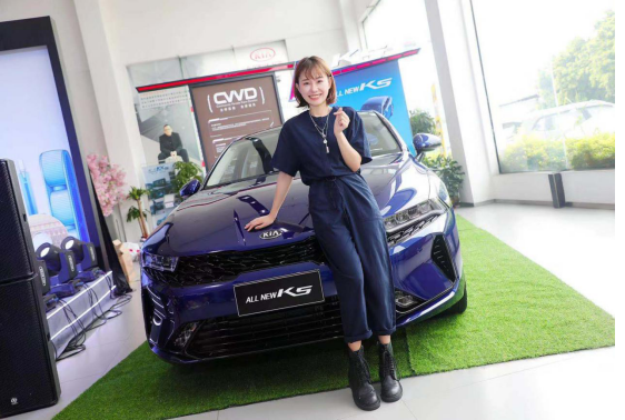 30强出炉!小阿七现身东风悦达起亚凯酷代言人线下应援现场冲击5强