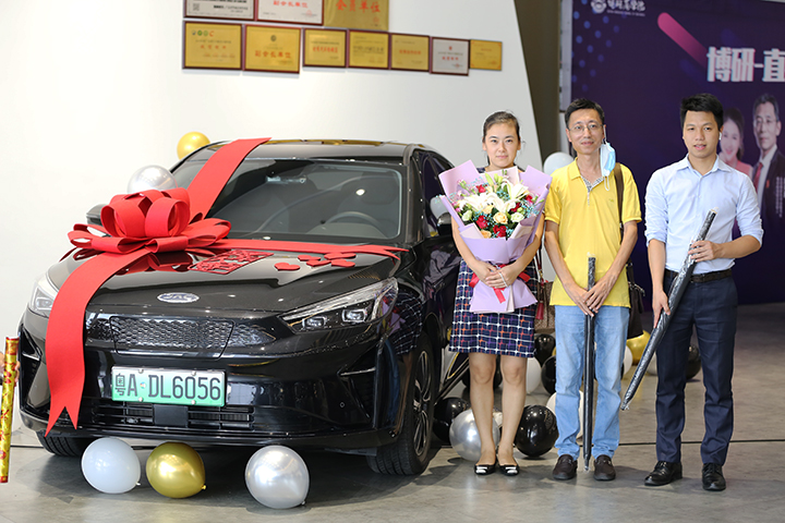 江淮iC5交车访谈 车主如是说：颜值高、空间大、续航长