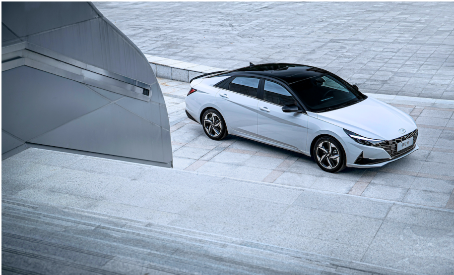 不服不行 第七代伊兰特这几招让对手叫苦不迭