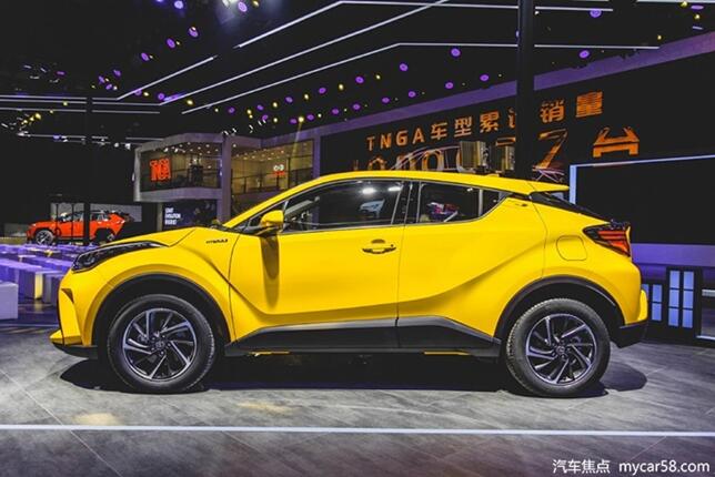 广汽丰田C-HR双擎亮相工信部，2.0L混动油耗4.5L!