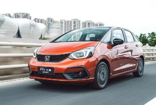 媒体声音丨动力不减，圈速提升!这款人气小车的实力依旧强大!