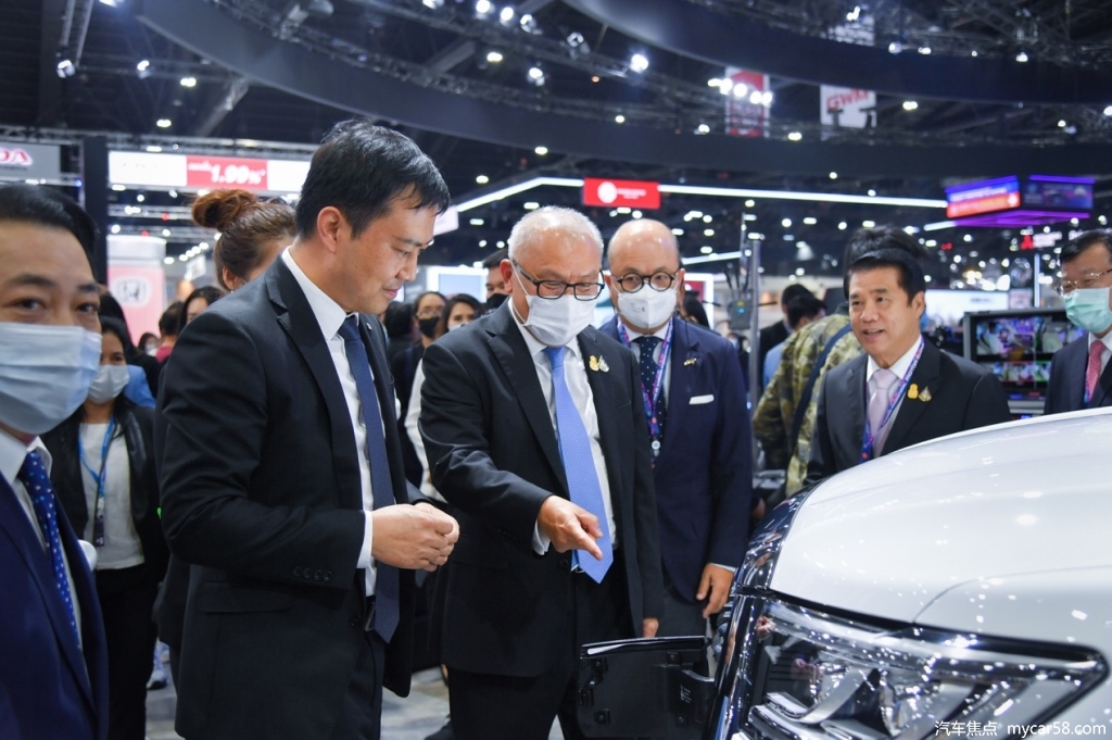 泰国副总理苏帕塔那蓬莅临参观泰国曼谷国际车展长城汽车展台