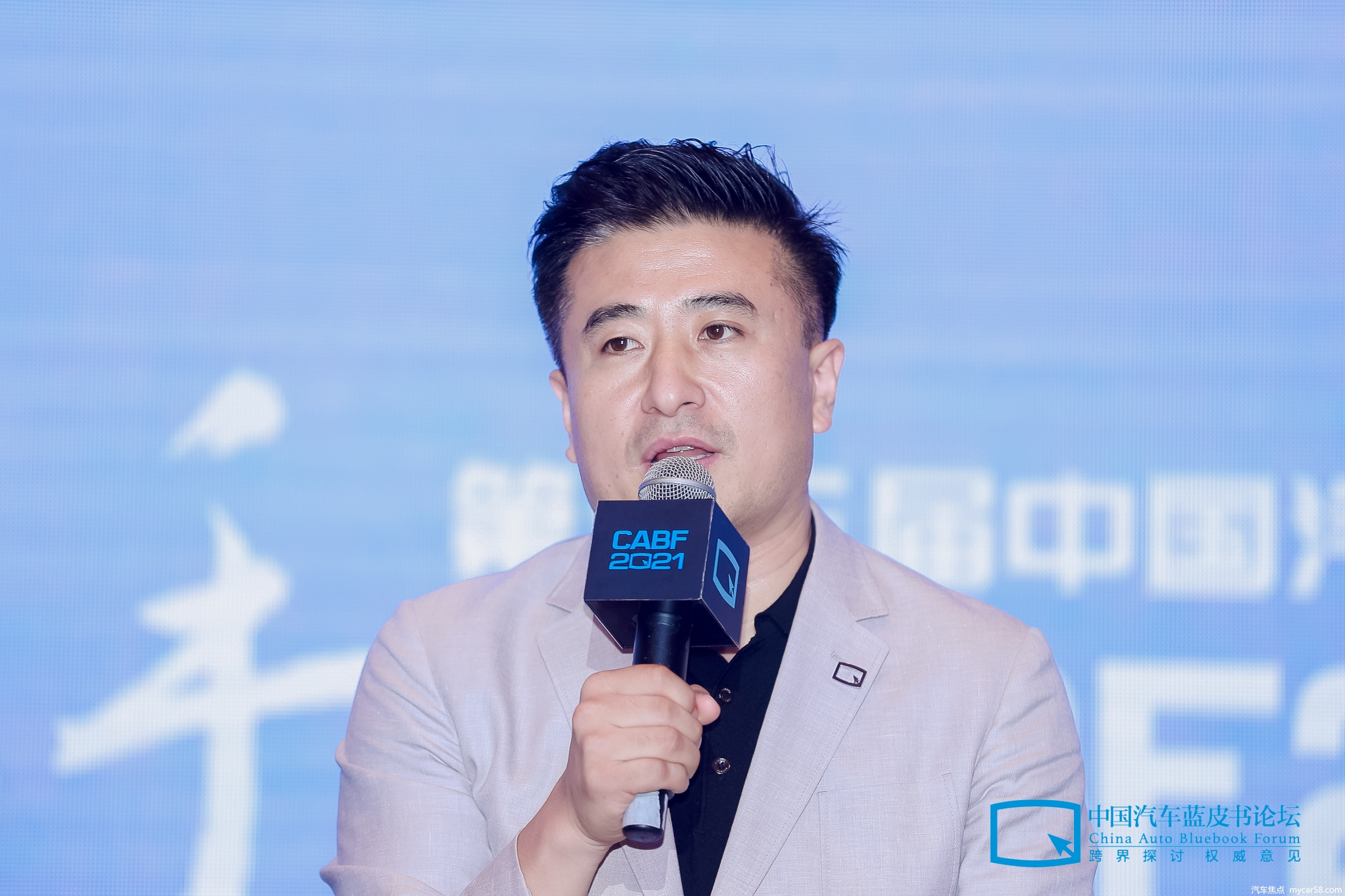 聚合肥 话“先手”，第13届中国汽车蓝皮书论坛开幕
