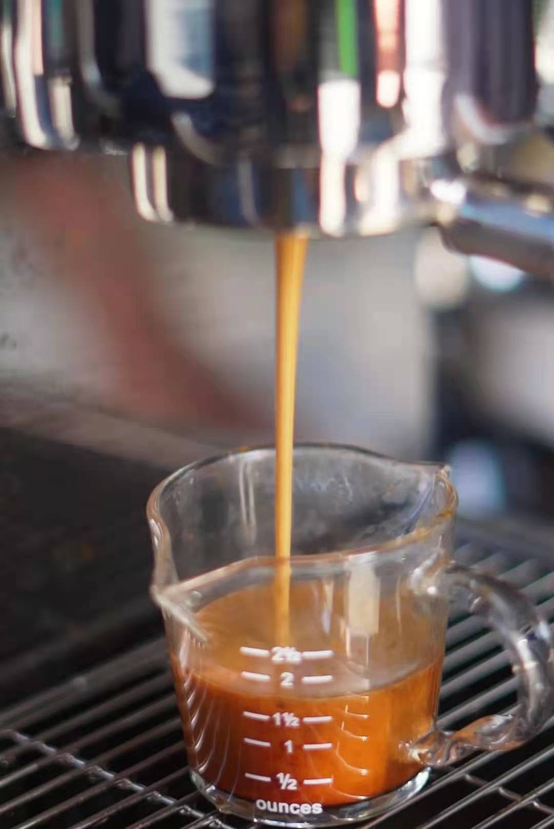 城市漫游记:云度π3后备箱变身移动咖啡店