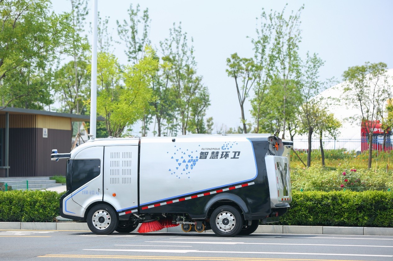 致敬劳动者，关爱环卫工，宇通环卫节日温暖送全国