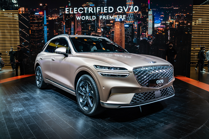 进口豪华纯电SUV，车展实拍捷尼赛思纯电GV70