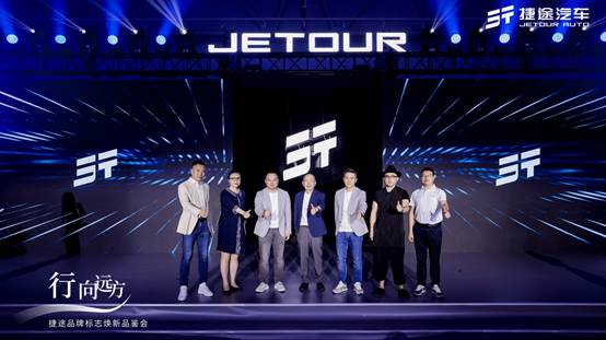 对比理想L8，问界M7黑科技更让人惊喜