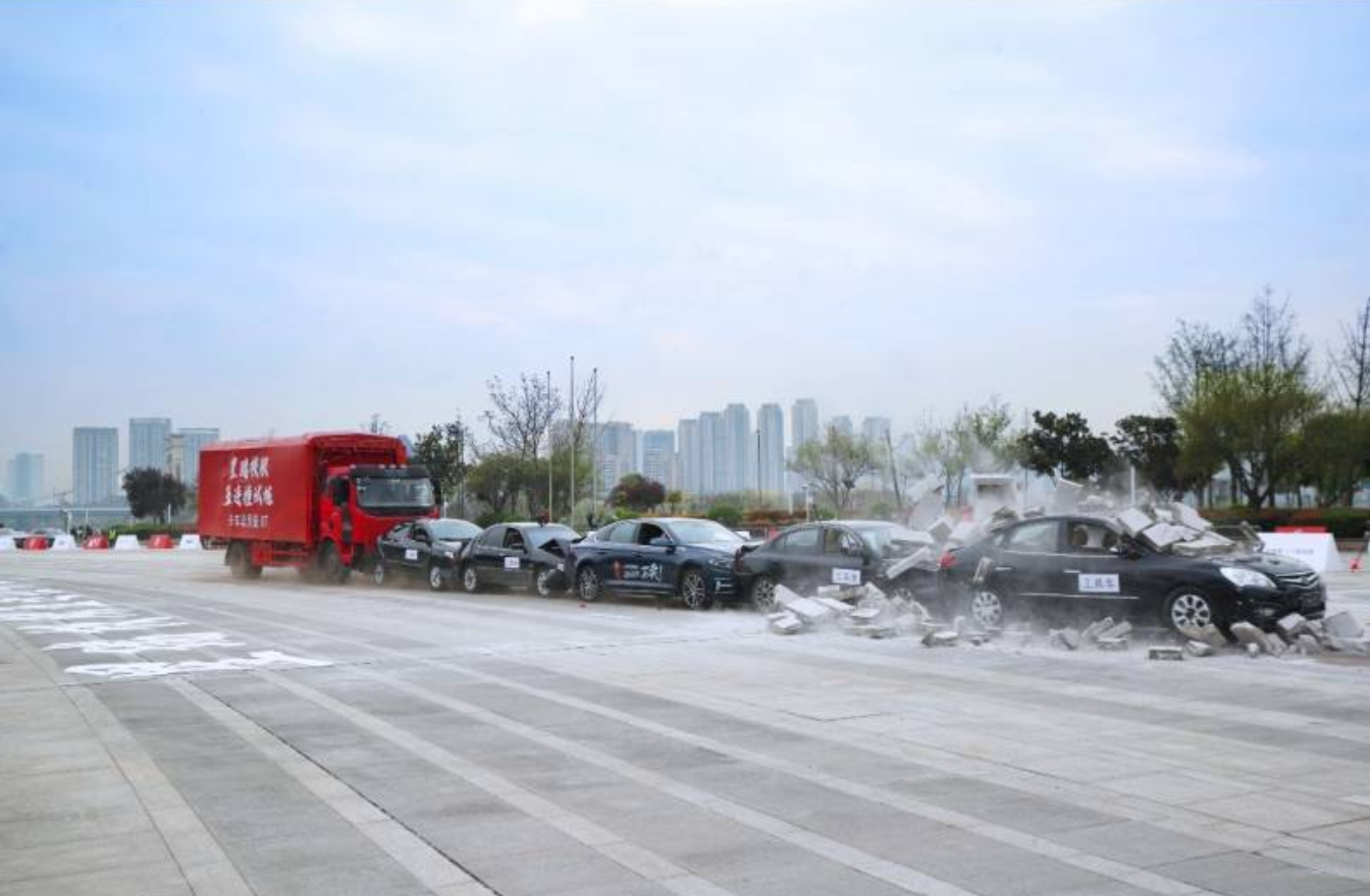 “中国星百炼成角安全试炼营” 吉利中国星双车加新上市