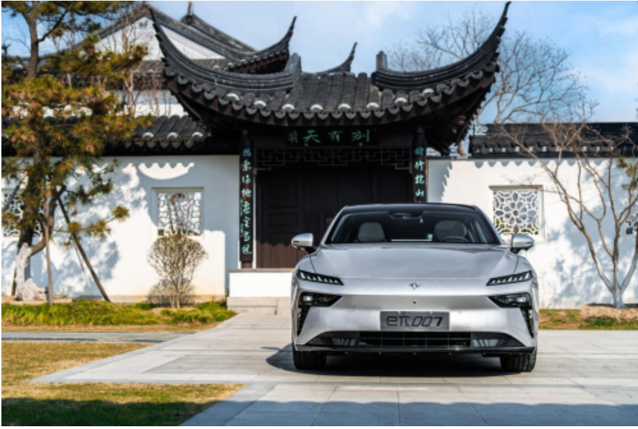 古今智慧交汇，东风奕派eπ007高价值新能源精品震撼登场