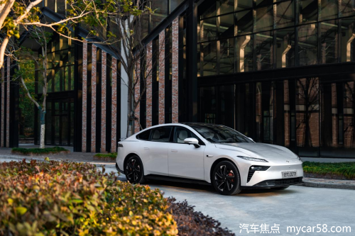 古今智慧交汇，东风奕派eπ007高价值新能源精品震撼登场
