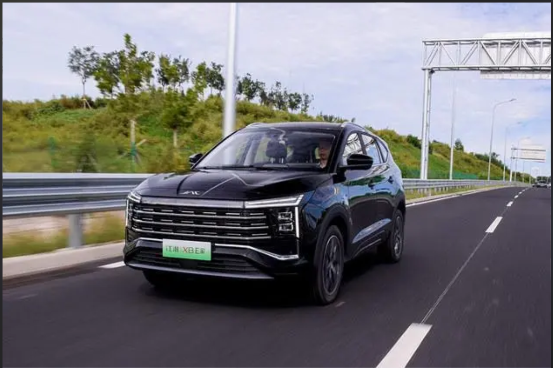 全方位体验大家庭出行场景的大七座电混SUV 江淮X8 E