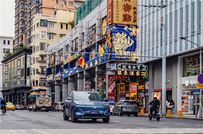 2025款起亚K5：十几万预算内的全能轿车新标杆