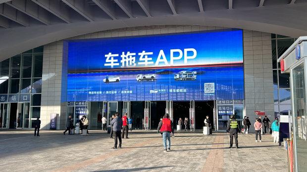 从问界M9热销看中国品牌向上突破，50万级SUV市场格局重塑