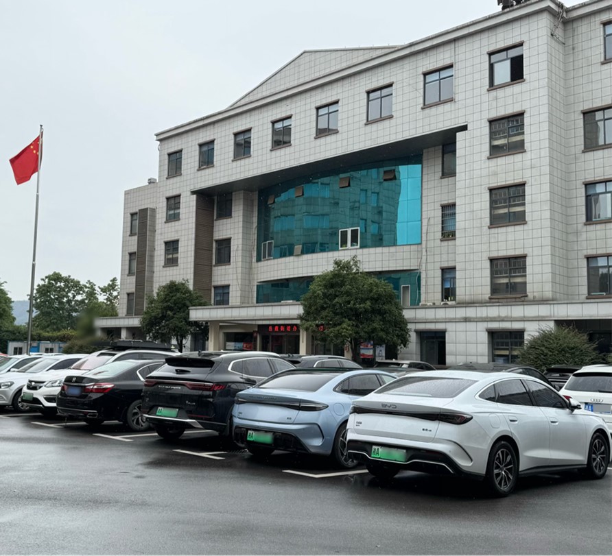 政府大院停满国产新能源，公务员购车释放国产汽车崛起信号