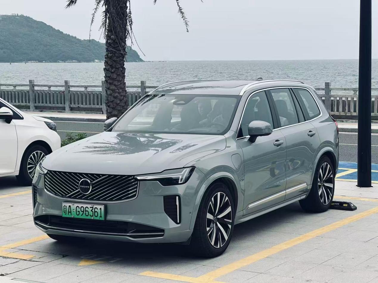 20万级豪华智能纯电大五座SUV怎么选，智己LS6还是昊铂HT？
