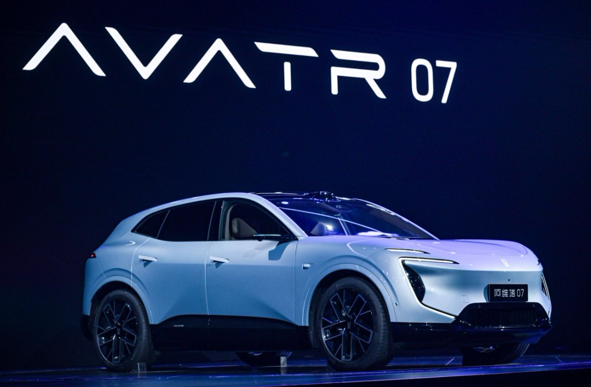 空间、续航、豪华拉满！昊铂HT与小鹏G7，家庭用车它更值？