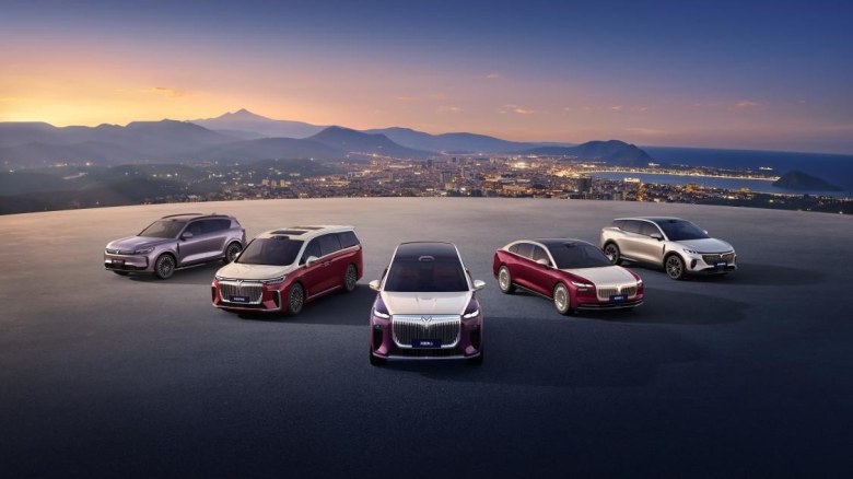 “百万银河速度”见证中国跑者速度！吉利银河M9及星耀8加冕杭马破纪录中国选手