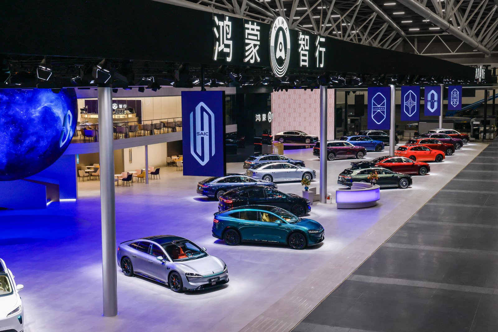 全系销量破百万，鸿蒙智行创新能源汽车行业最快达成 