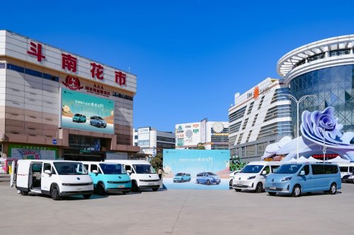 百城快闪融入春城脉络:图雅诺X6、风景i昆明同台,演绎客运与城配硬实力